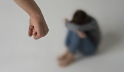 Мать 4 детей может остаться инвалидом после нападения бывшего мужа в Шымкенте