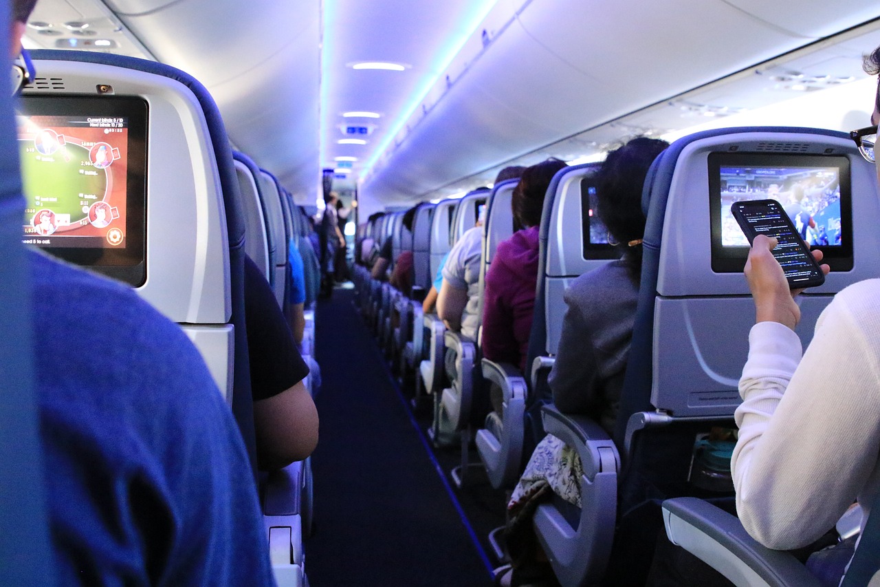 Ребенка не пустили на рейс: Air Astana выплатит 5 млн тенге моральной компенсации