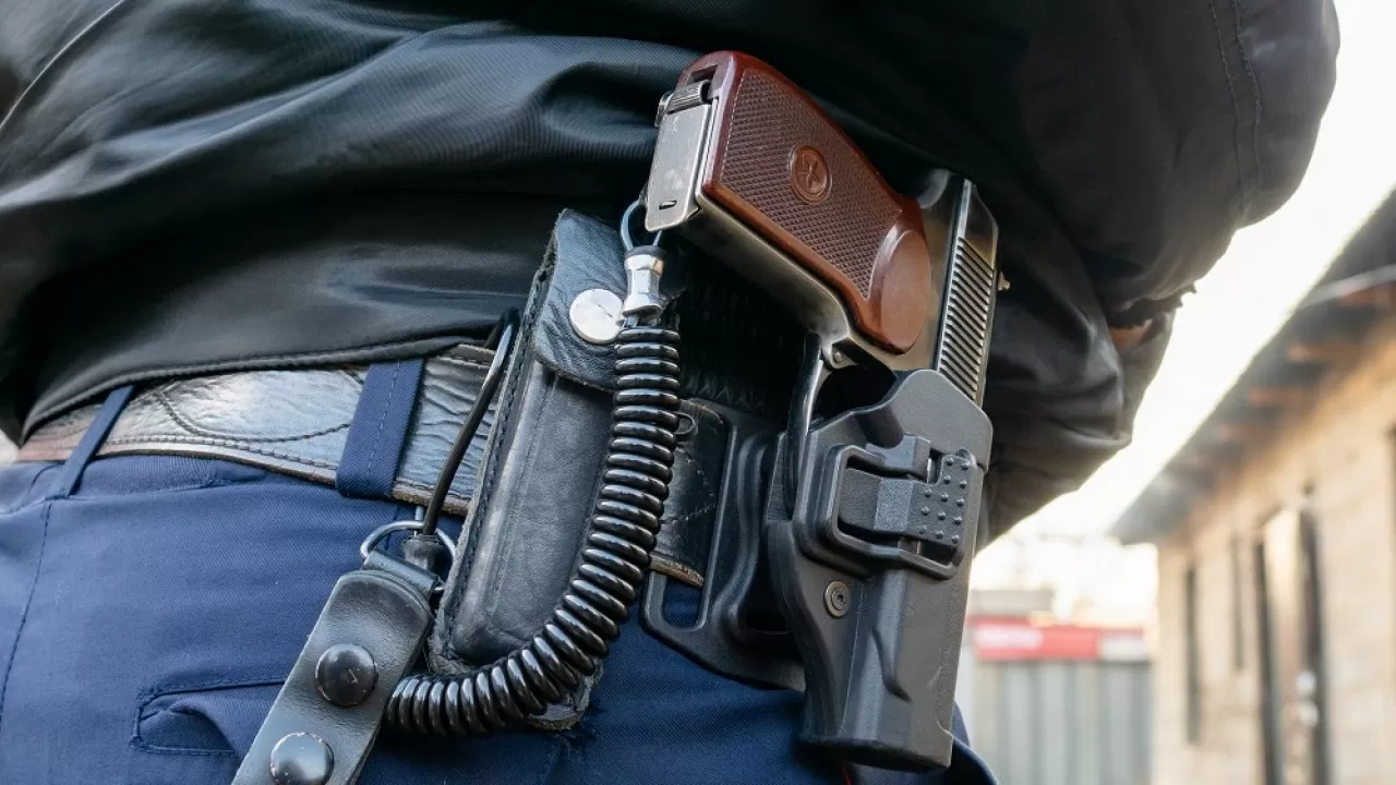 Ақтөбеде полицей қызметтік қарудан танысын атып жіберген
