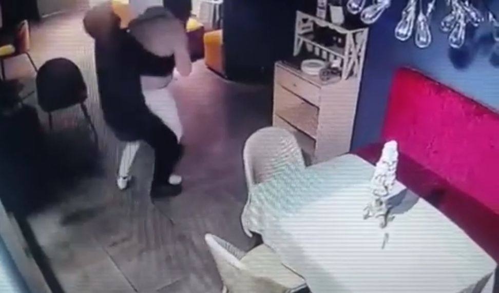 Охранная фирма занималась рейдерством в Алматы: задержаны 20 человек