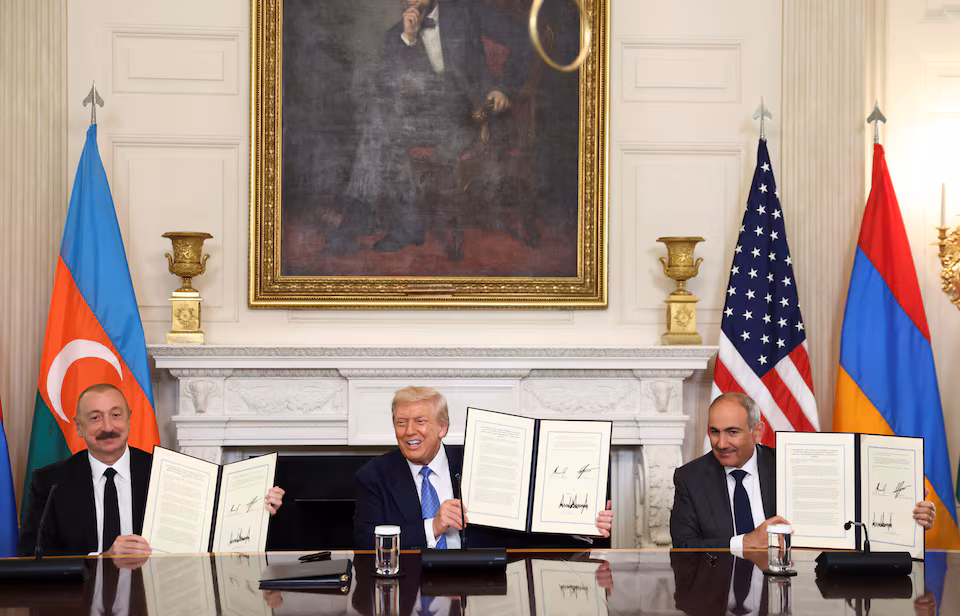 Трамп Әзербайжан мен Армения арасындағы бейбіт келісімді жариялады