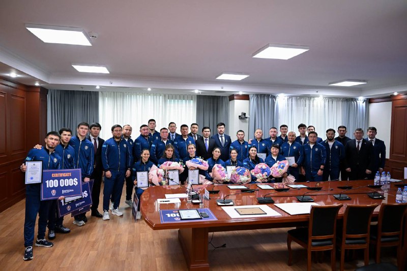 Қазақстан боксшылары әлем чемпионатындағы жеңісі үшін қаржылай сыйақы алды