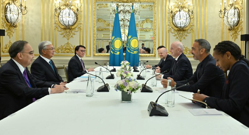 Тоқаев FIFA президентін қабылдады
