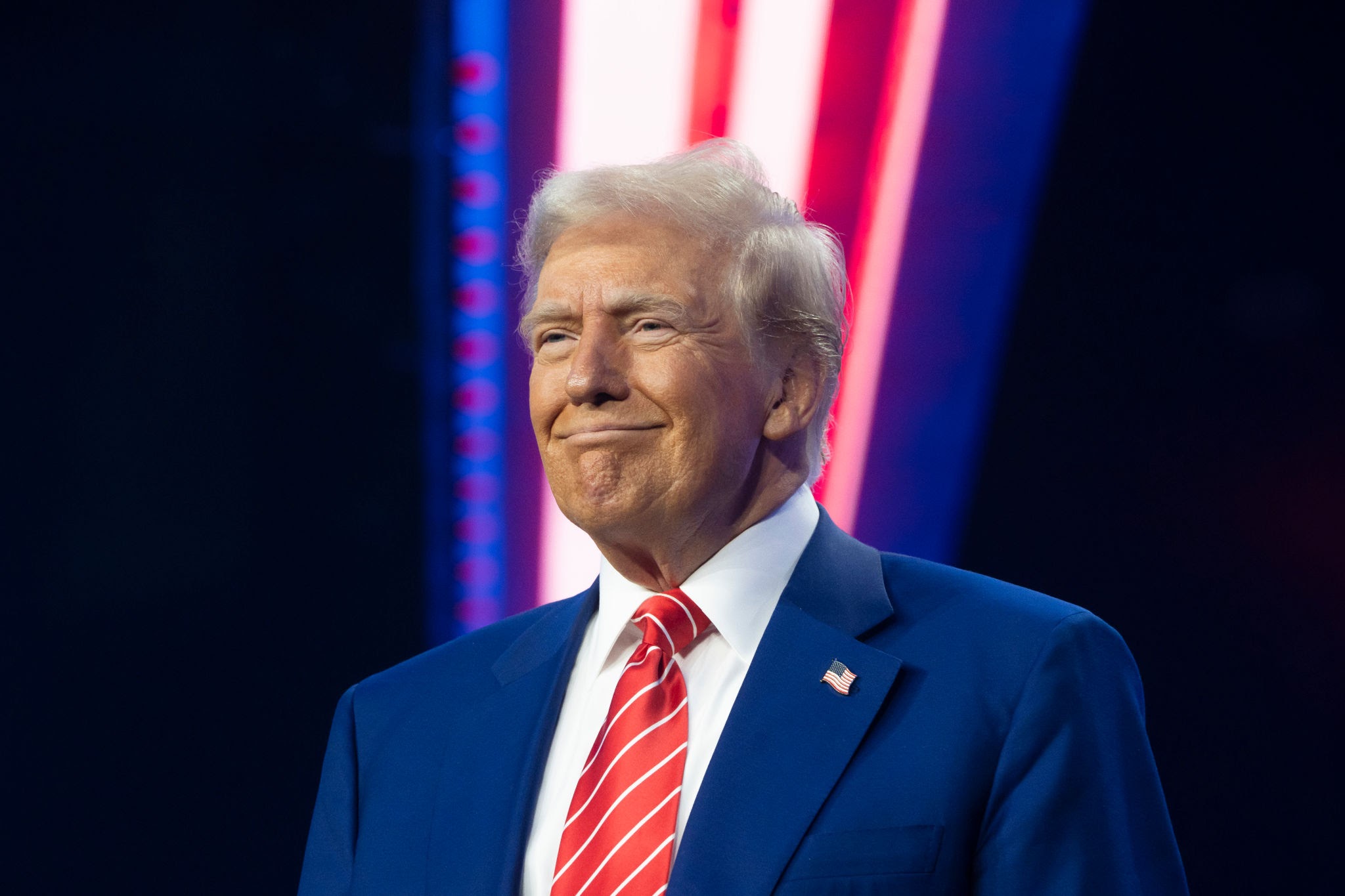 Трамп Украинаға тікелей қаржылай көмекті тоқтатты
