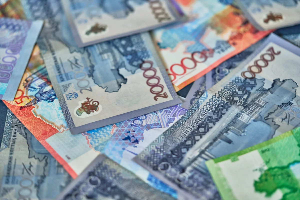 Қазақстандықтар депозиттерін теңгеге көбірек аудара бастады