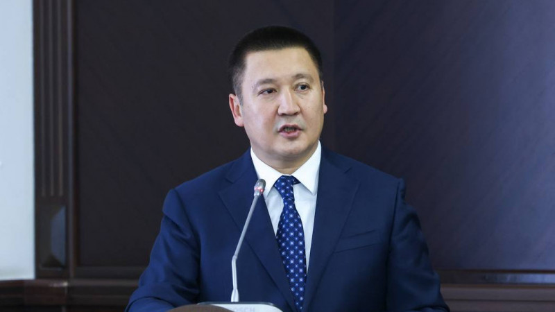 "Отырсаң - опақ, тұрсаң - сопақ": Әкім әлеуметтік желідегі белсенділігін түсіндірді