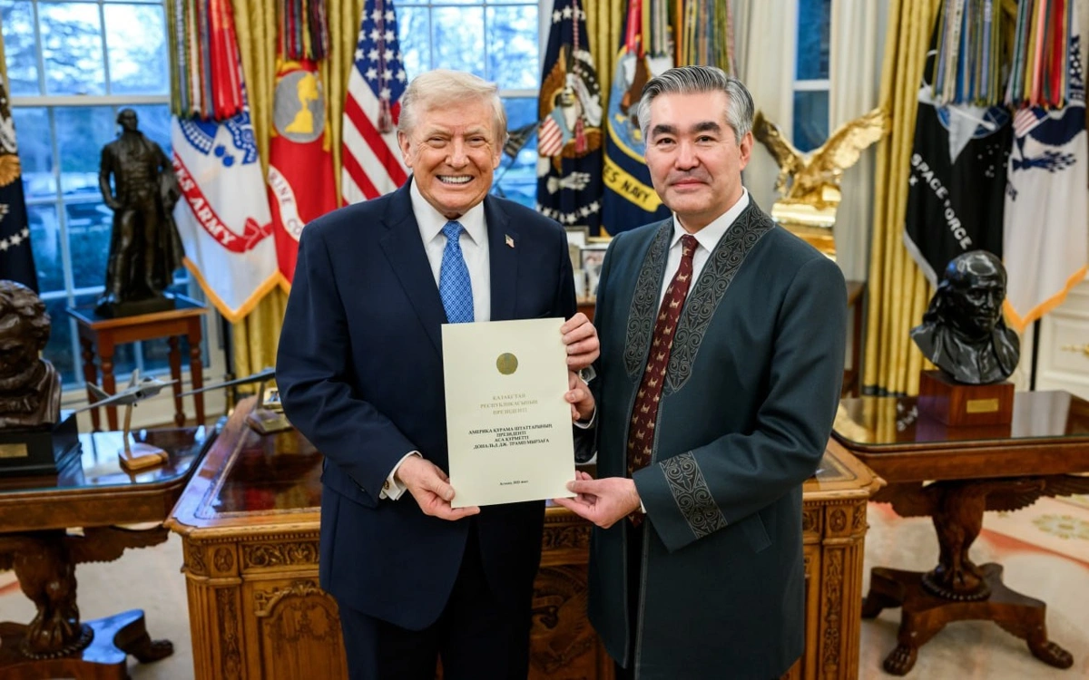 Қазақстан елшісі Трампқа сенім грамотасын тапсырды