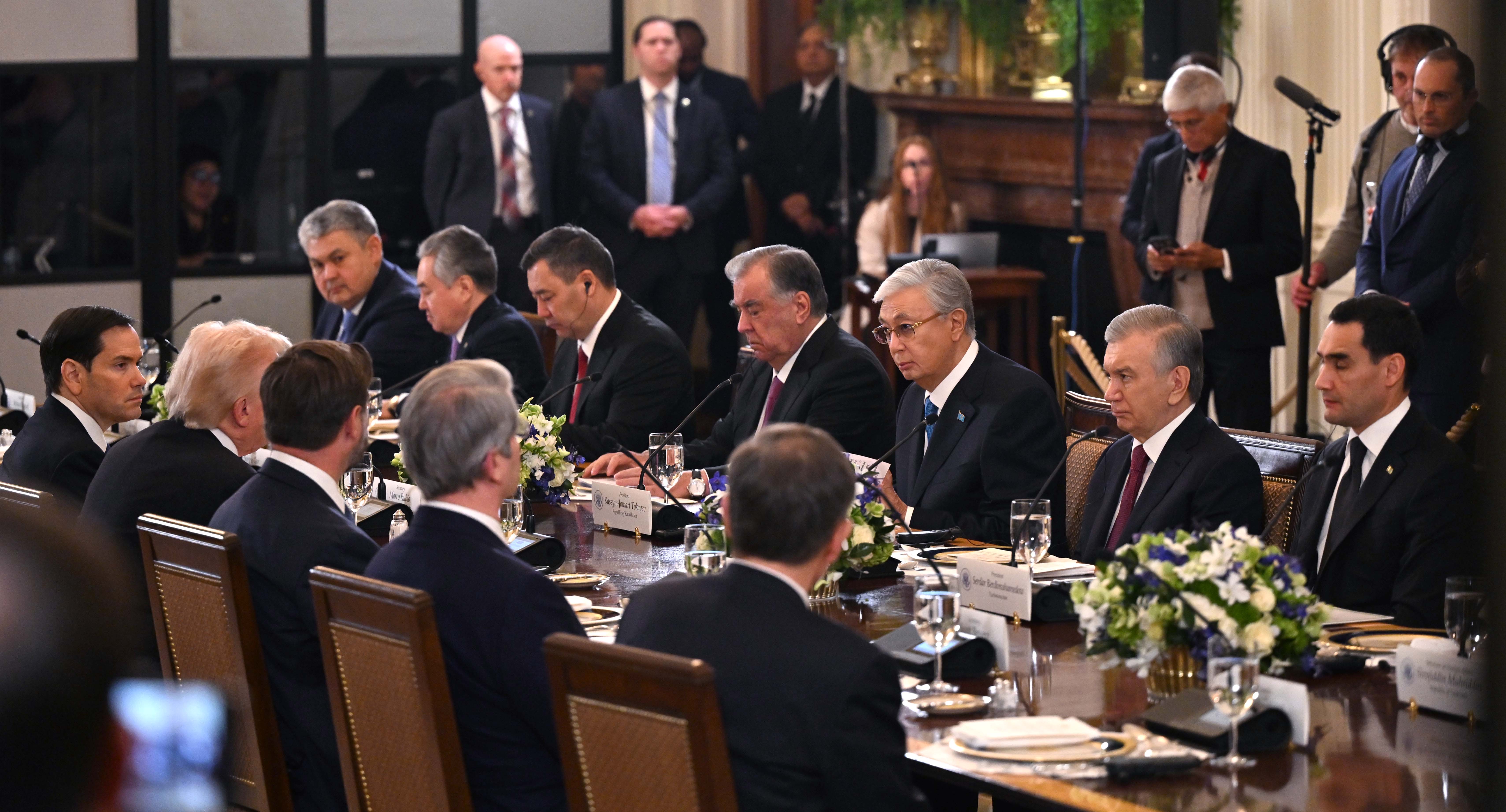 Трамп Тоқаевқа телефон шалып, G20 саммитіне шақырдв