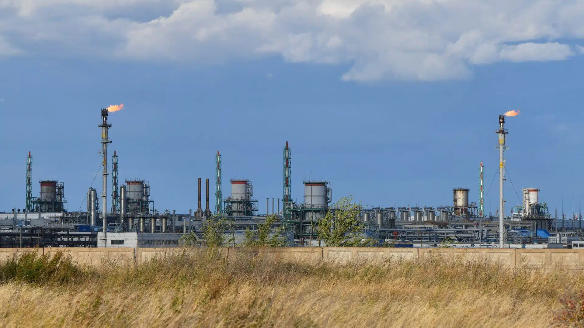 Украина Орынбордағы газ өңдеу зауытын шабуылдады