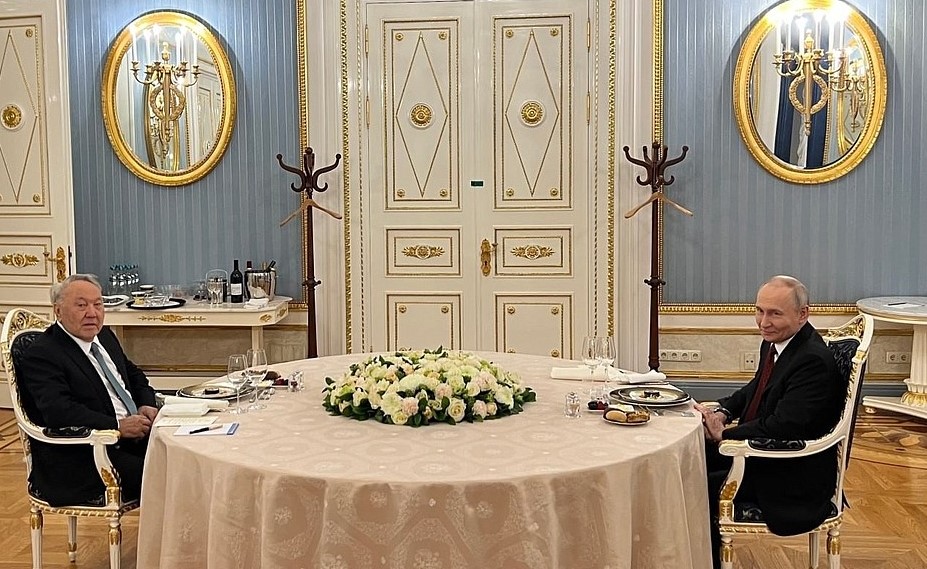 “Өтініп сұранған”: Тоқаев Назарбаевтың Путинмен кездесуі жайлы пікір білдірді
