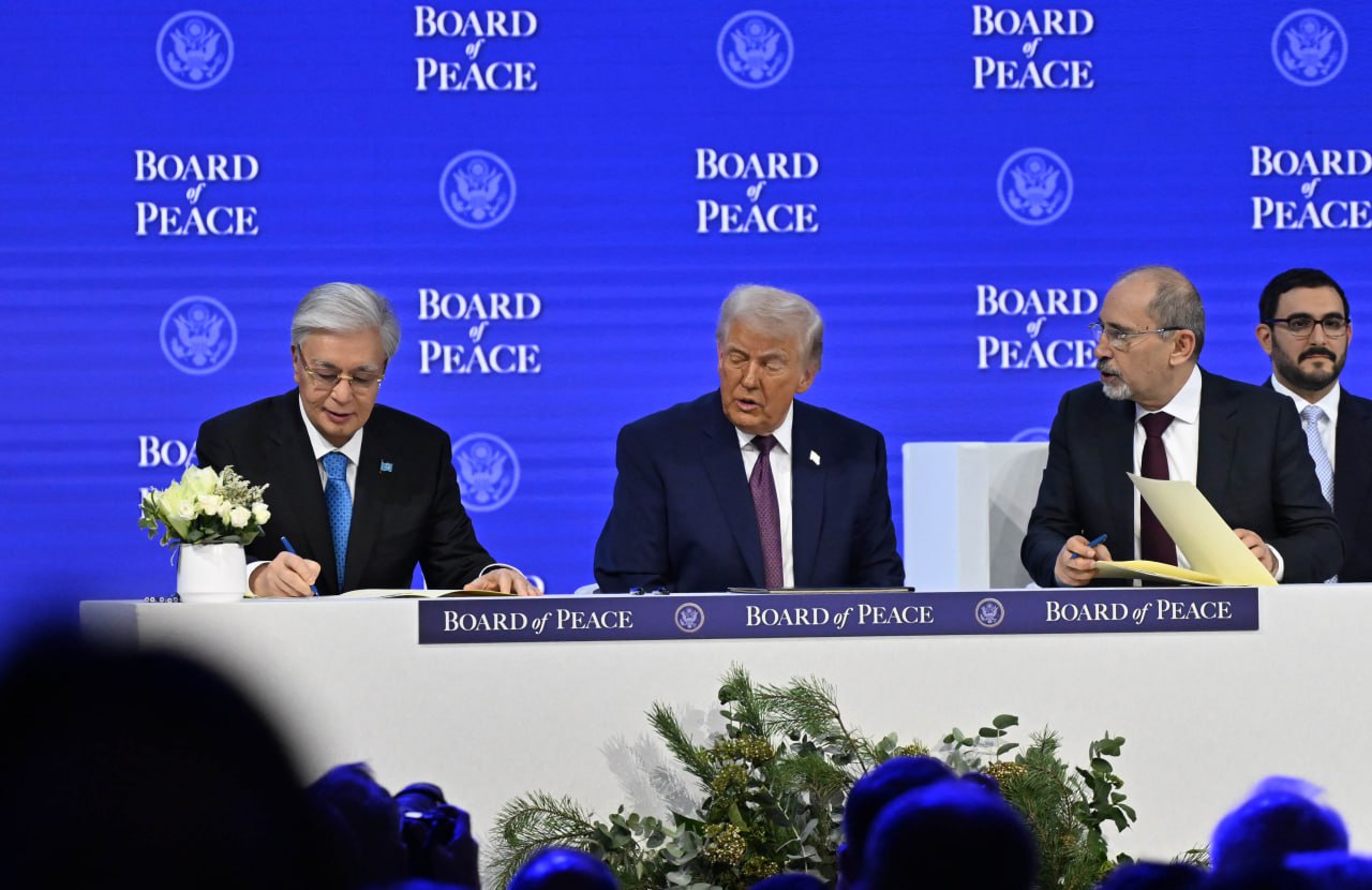 Тоқаев Трамп құрған Бейбітшілік кеңесінің жарғысына қол қойды