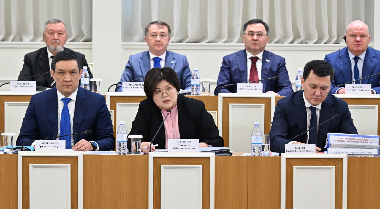 Конституциялық комиссияның алғашқы отырысы