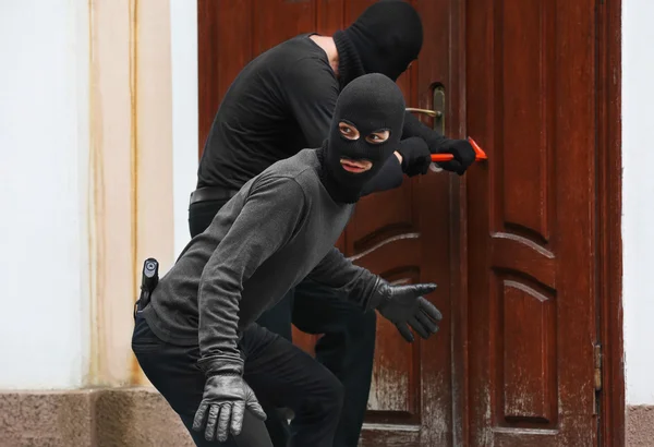 Алматыда пәтер ұрлығымен айналысқан қылмыстық топ ұсталды