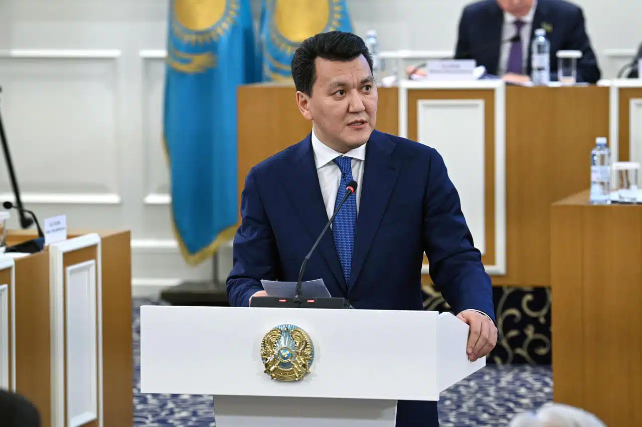 Мемлекетті қорғау керек: Қарин қазақ тіліне қатысты пікір білдірді