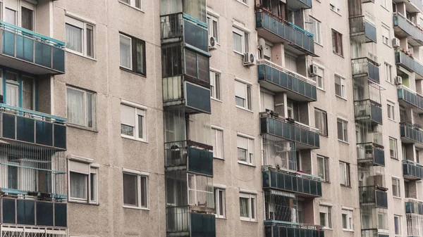 Таразда әйел екі баласын терезеден лақтырып жіберген