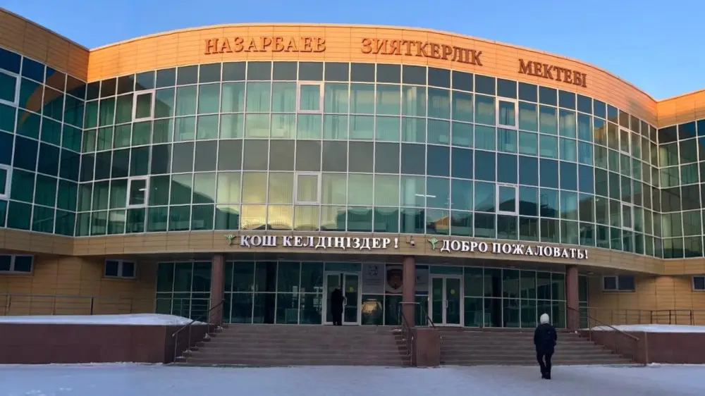 Назарбаев мектебінің оқушысы үшінші қабаттан құлап кетті