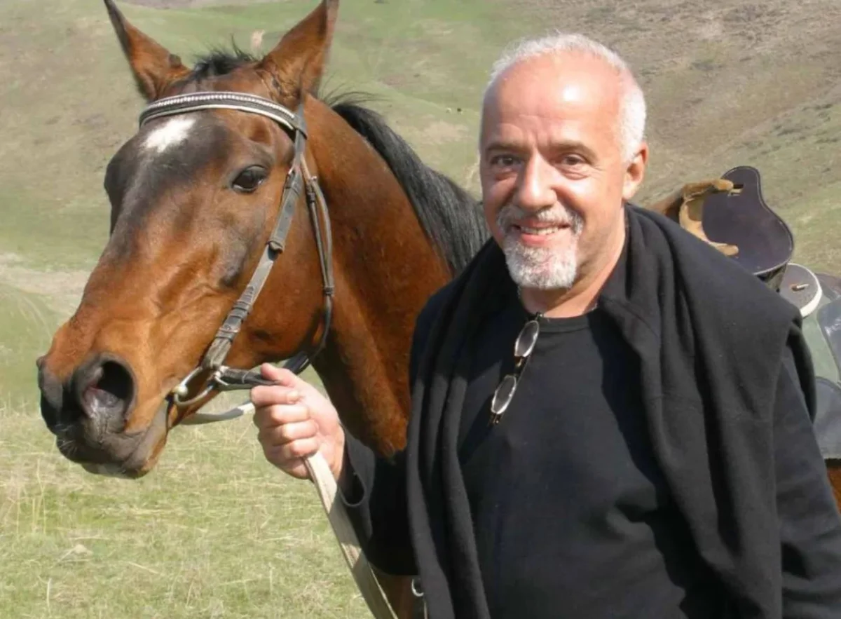 Пауло Коэльо Қазақстанда: әлемдік бестселлер авторы даладан фото жариялады