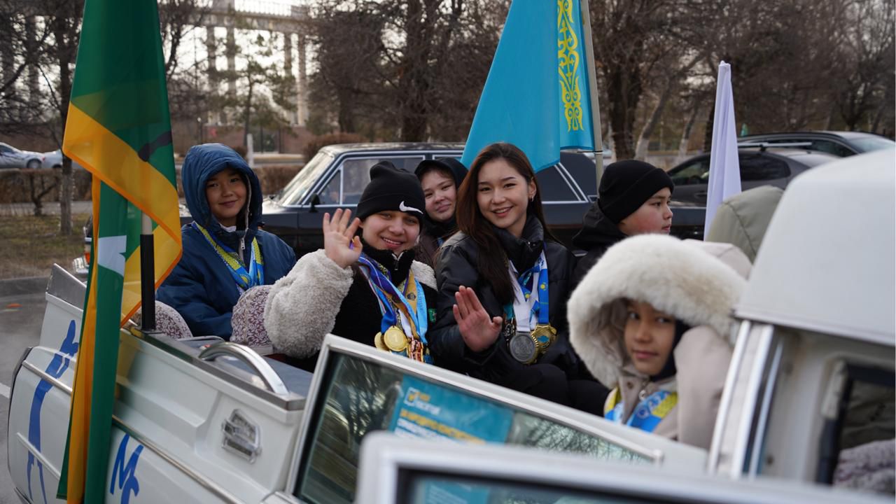 Қонаевта референдумға тұрғындар ретроавтокөліктермен келді