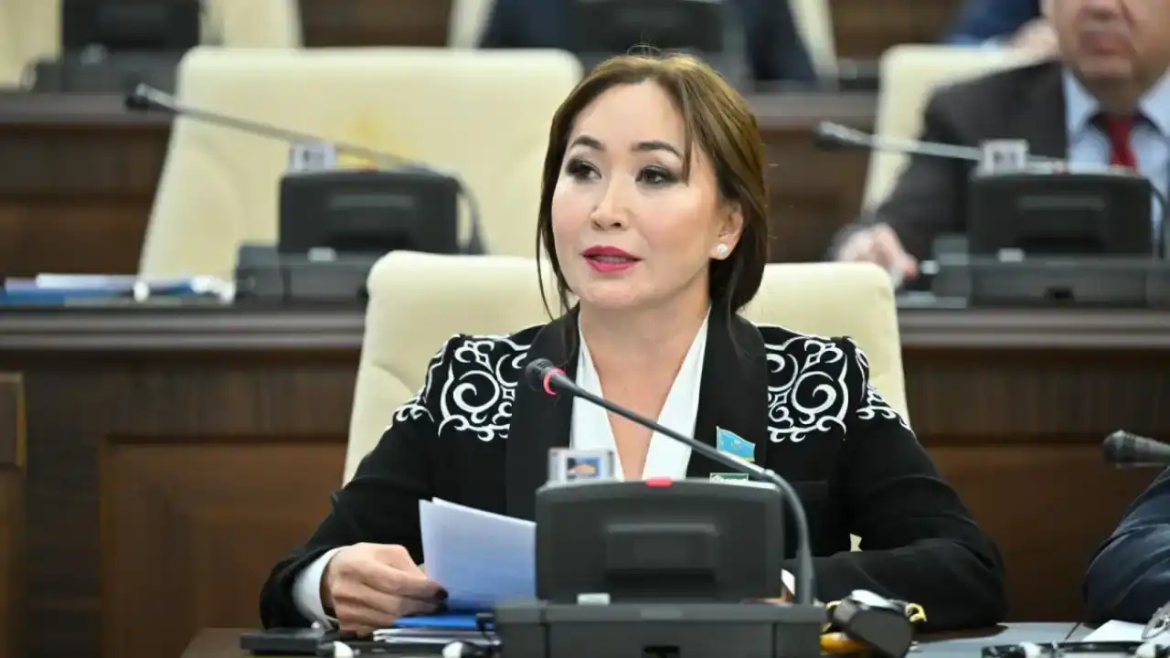 Небәрі 983 теңге: депутат қан донорлығына берілетін өтемақыны сынға алды