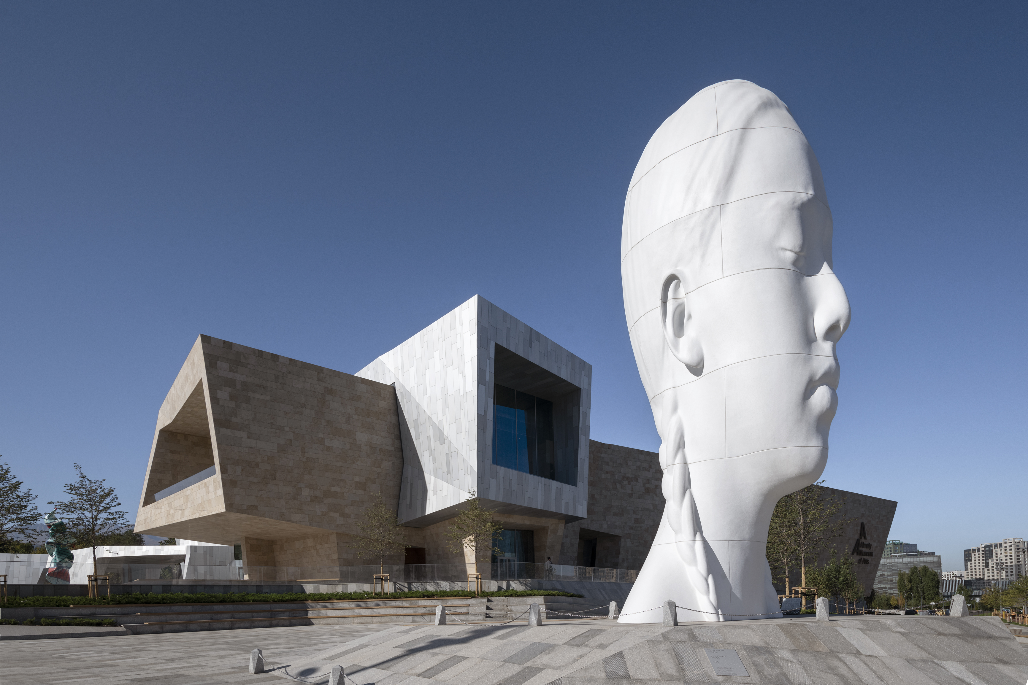 Almaty Museum of Arts: медиагид тағы үш тілмен толықты