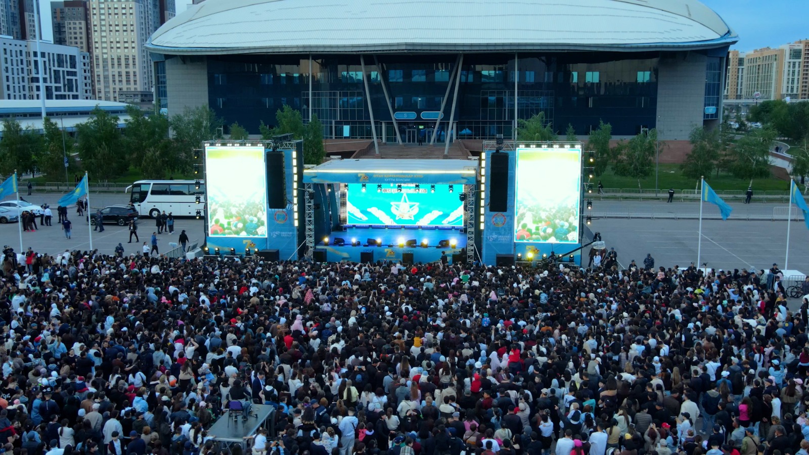 Елорда аспаны әнмен тербелді: мерекелік Open Air