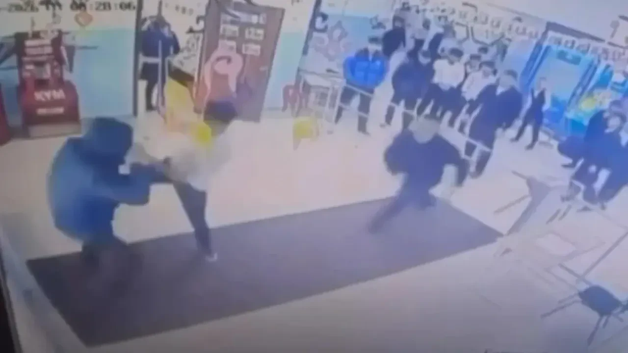 Ұстазын соққыға жыққан: оқушының үстінен қылмыстық іс қозғалды