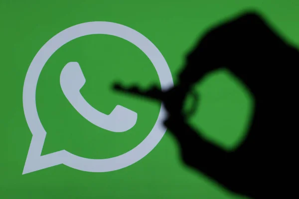 WhatsApp бұзылды: алаяқтар жақындарыңыздан ақша сұраса не істеу керек