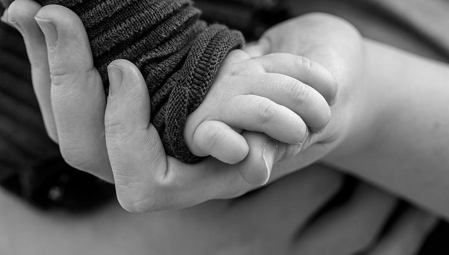Алматы перзентханасында сәбиімен бірге көз жұмған келіншектің жақындары әділдік іздейді