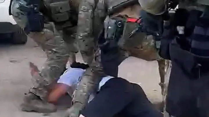 Ақтөбе тұрғынын бір топ адам ұрып-соғып, көлігін тартып алмақ болған