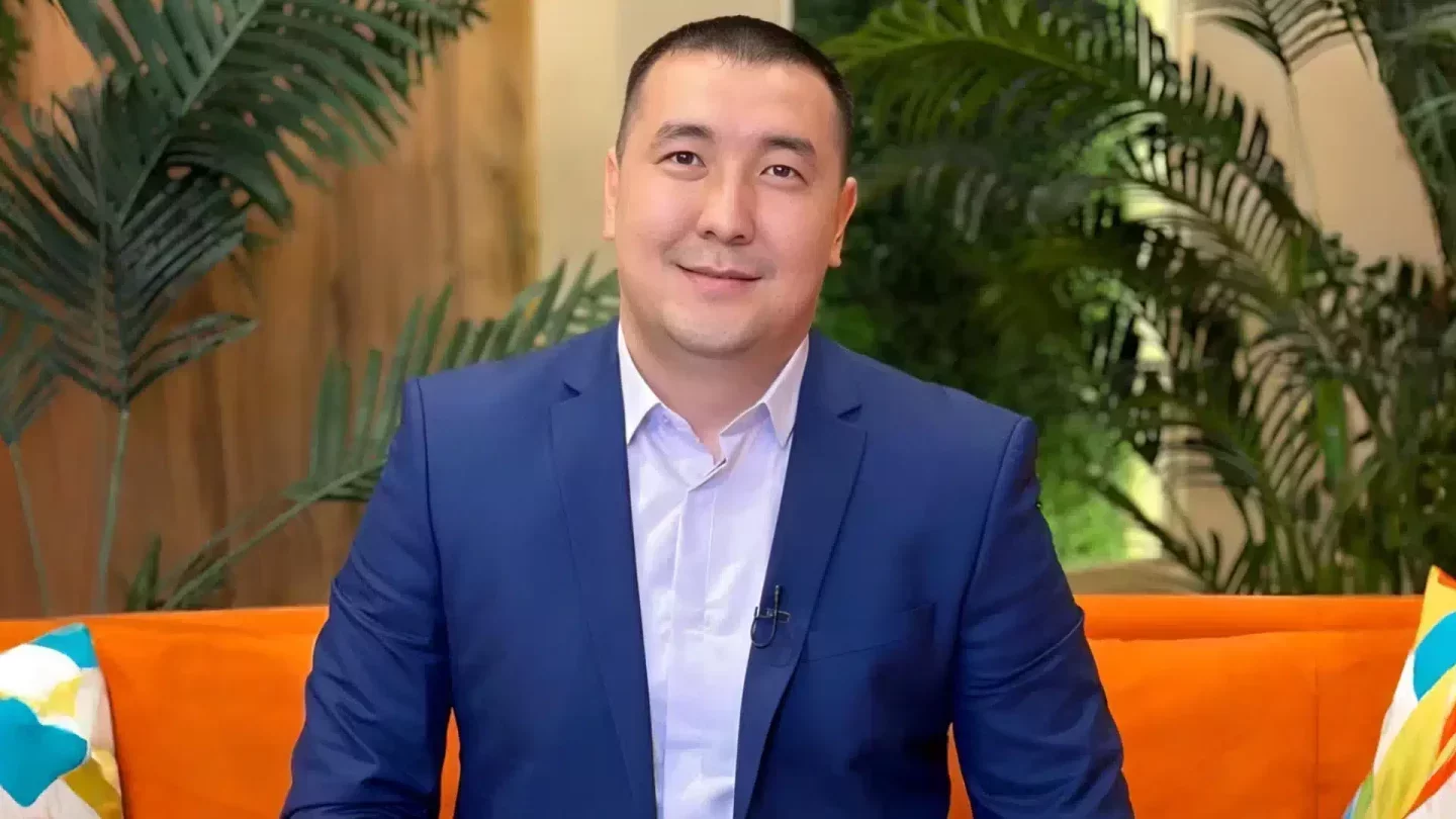 Блогер Әділетхан Молдаханға сот үкімі шықты