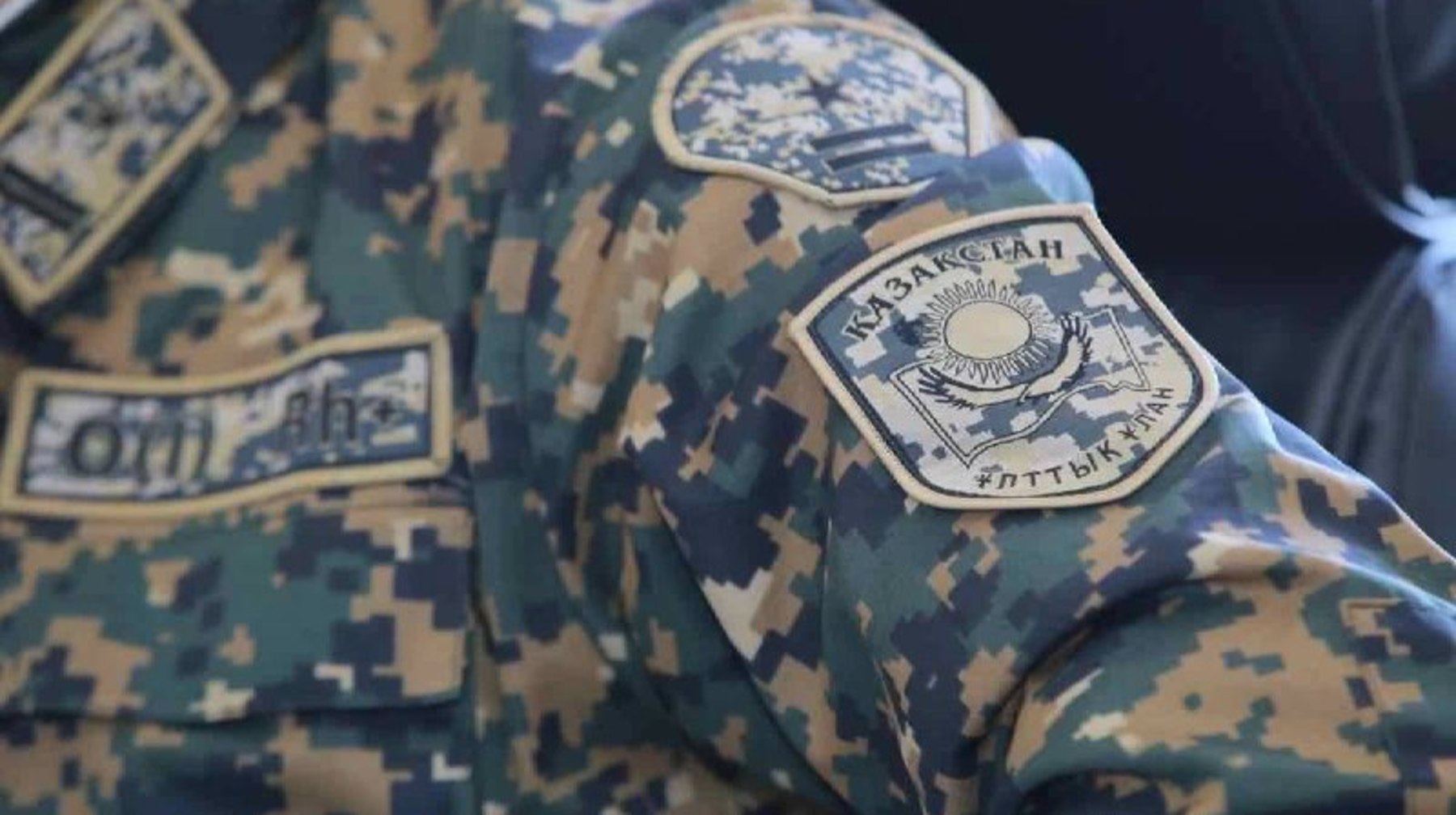 Қонаев гарнизонында төртінші қабаттан құлаған сарбаз ауыр халде жатыр